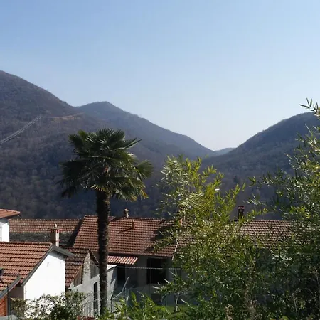 Artist House With Panoramic Terrace Quiet Retreat Near Maggiore Ferienhaus